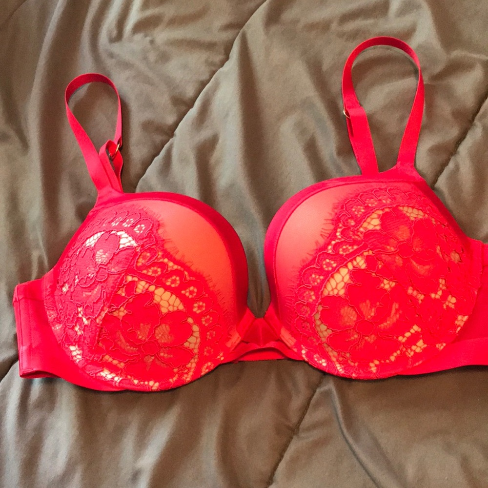 Victoria’s Secret very sexy push up 36D